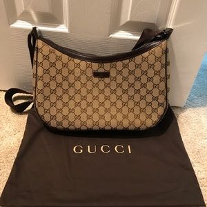 GUCCI Crossbody in GREAT condition!